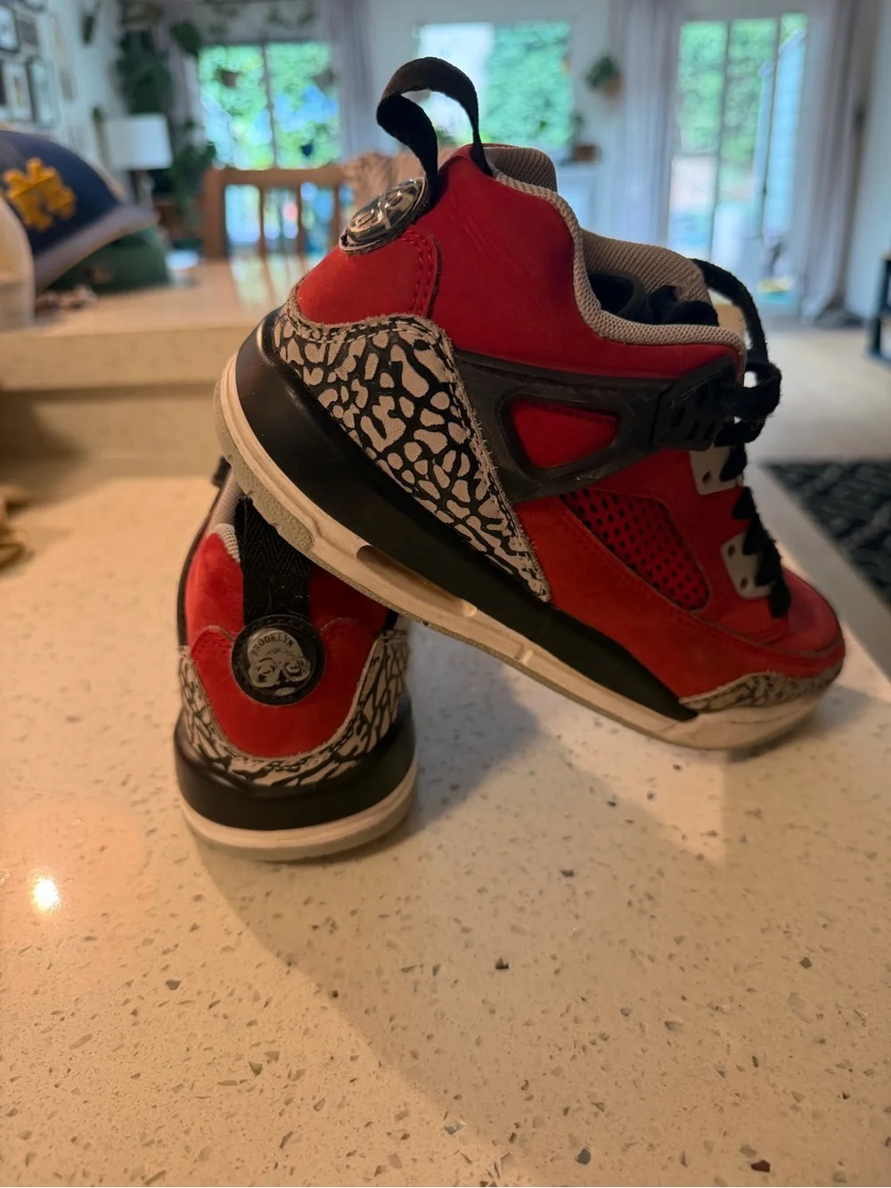 Air Jordan Spizike Low Toro Red Black Youth 4Y FQ3950-600